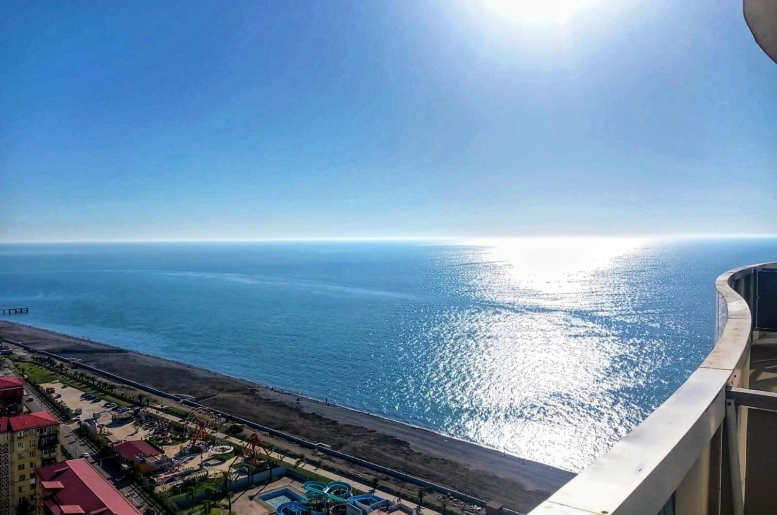 Пентхаус ApArt Del Mar с панорамным видом Батуми Экстерьер фото