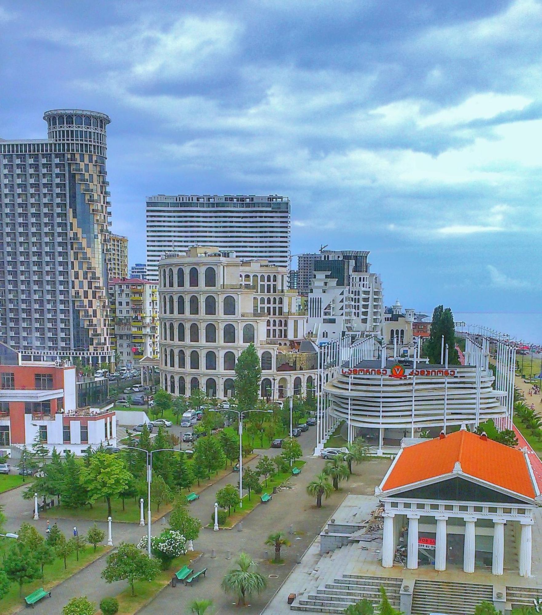Пентхаус ApArt Del Mar с панорамным видом Батуми Экстерьер фото